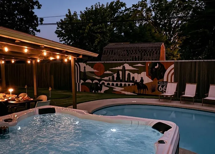 Holiday home 4br Midtown Oasis Pool Hot Tub Putting *