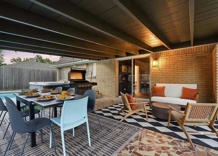 4br Midtown Oasis Pool Hot Tub Putting *