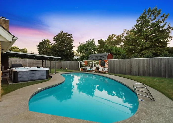 4br Midtown Oasis Pool Hot Tub Putting