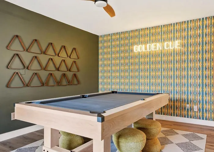 4br Midtown Oasis Pool Hot Tub Putting *